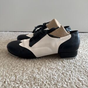 So Danca Women’s Trent T20 Black and White Oxford Tap Shoes